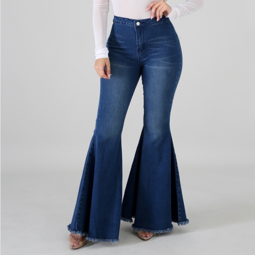 💎💎Bell Bottom Mid Waist Jean💎💎 Run Small